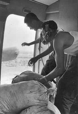 唐山大地震(TodayOnHistory.COM)