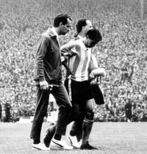 1966年7月30日 英格兰足球队在世界杯赛中获胜（图片来源：历史上的今天TodayOnHistory.com）