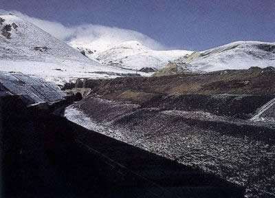 1984年7月30日 我国第一条高原铁路西宁至格尔木段交付使用(图片来源:历史上的今天TodayOnHistory.com)