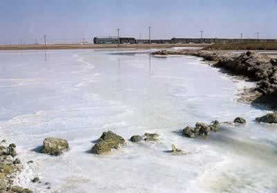 1984年7月30日 我国第一条高原铁路西宁至格尔木段交付使用(图片来源:历史上的今天TodayOnHistory.com)