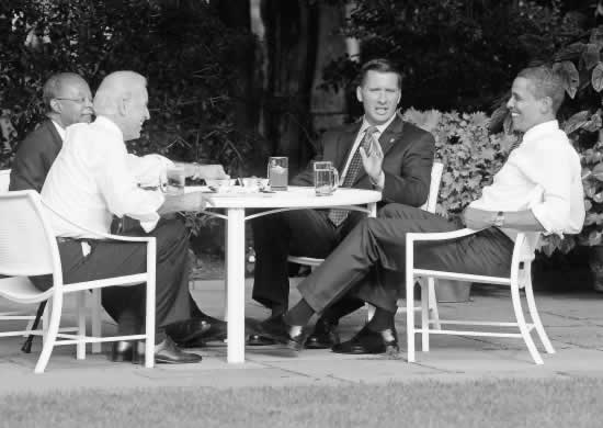 奥巴马白宫举行“啤酒峰会”化解种族风波