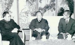 华裔黄意先生担任柬埔寨王国首相