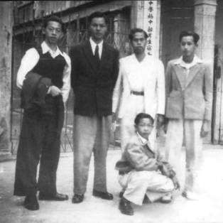 华裔黄意先生担任柬埔寨王国首相