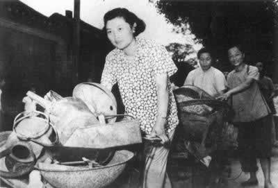 北戴河会议掀起全民大炼钢铁运动