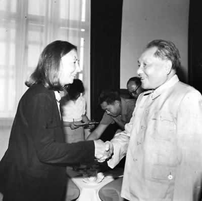 邓小平评价毛泽东的历史地位