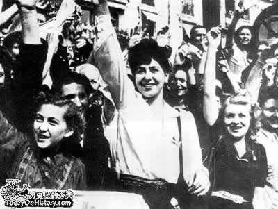 盟军解放巴黎(Todayonhistory.com)