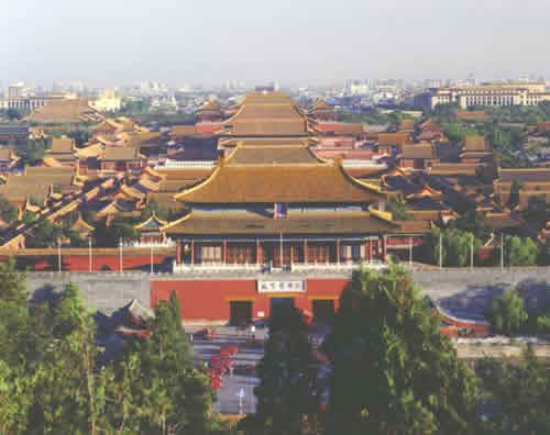 定西侯蒋琬首先上奏，倡议加筑外城