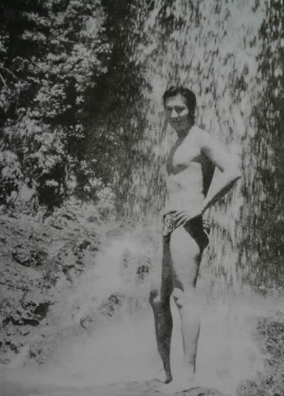 著名香港演员谢贤出生(Todayonhistory.com)