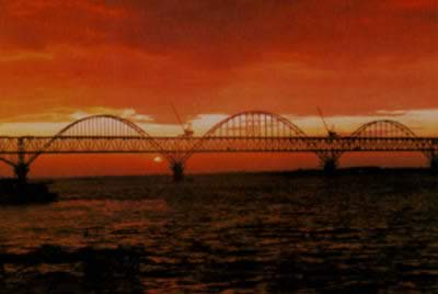 京九铁路建成通车