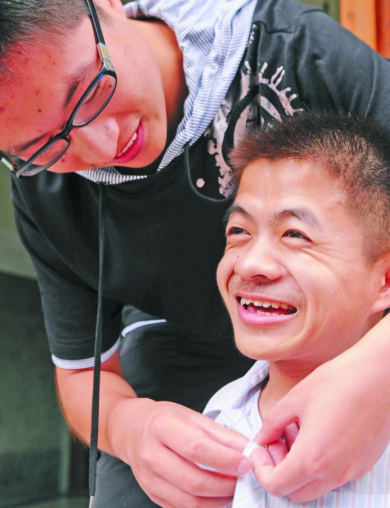 “阳光组合”兄弟,我来抱你上大学