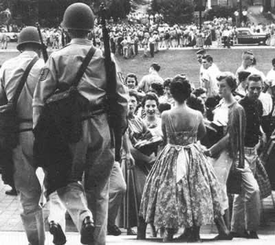 美国阿肯色州发生“小石城事件”(TodayOnHistory.COM)