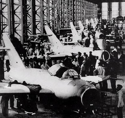 中国成功试制新型喷气式飞机