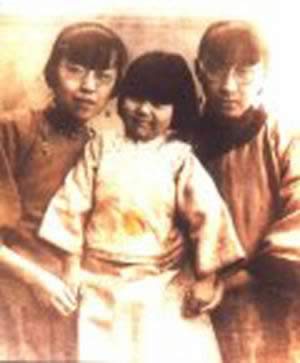 女作家张爱玲在美国洛杉矶逝世