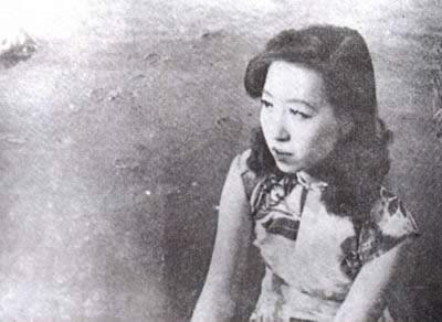 女作家张爱玲在美国洛杉矶逝世